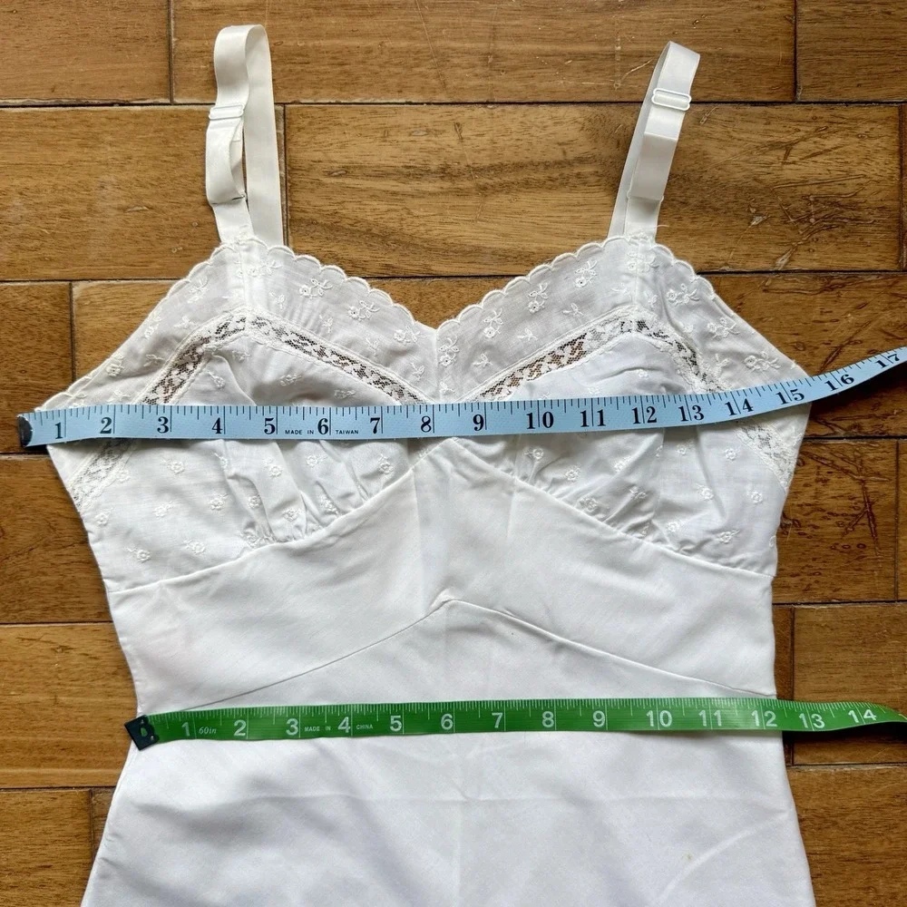 VTG 60s MCM Her Majesty Cotton Eyelet Full Slip Girl Sz 9/10 Adjust Straps USA